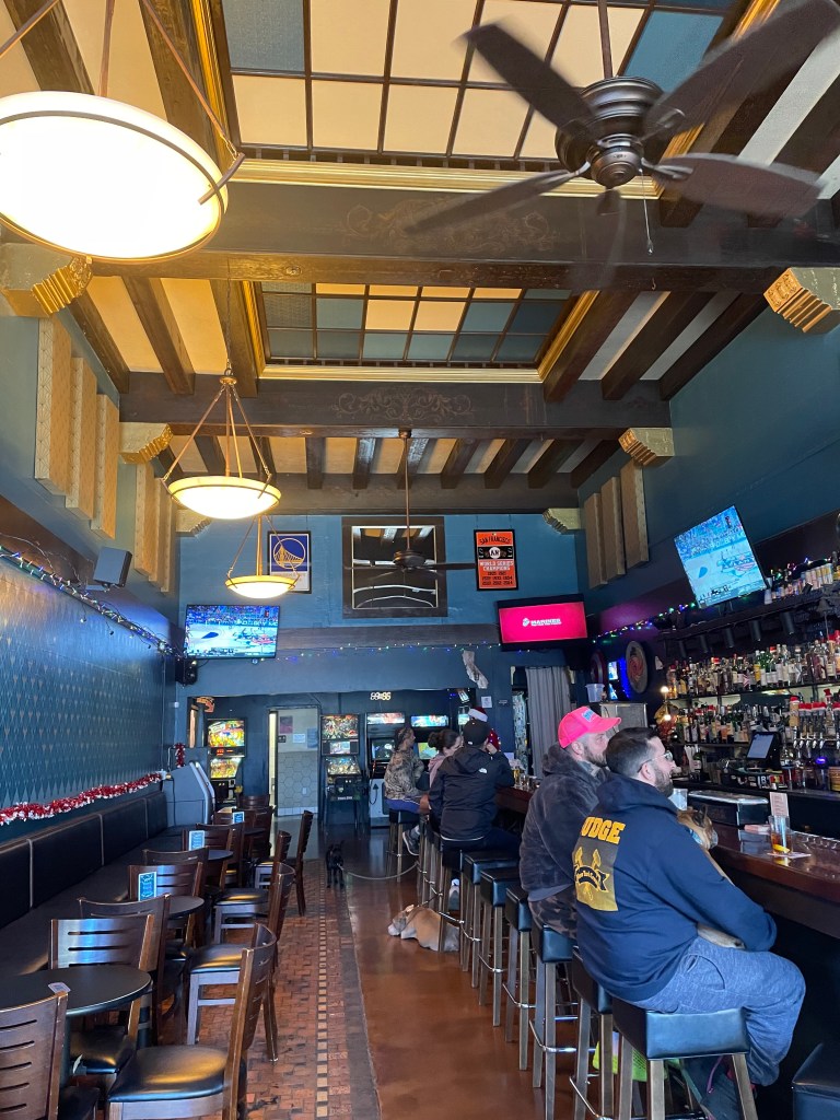 540 Rogues, interior