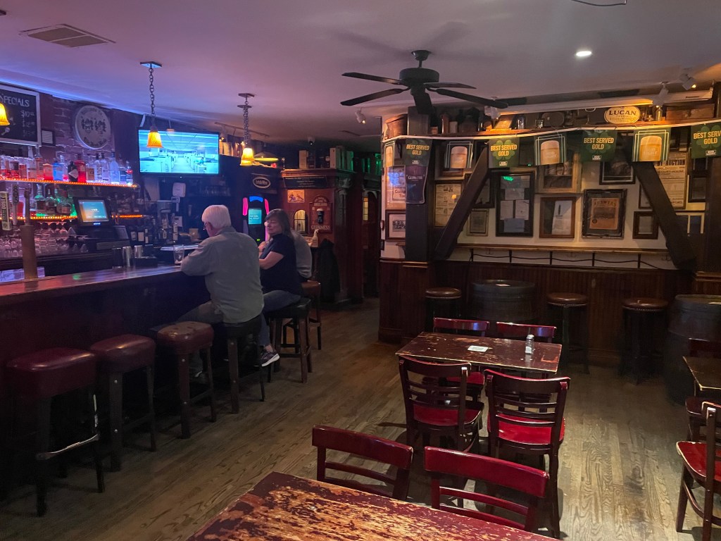 Irish Bank, interior