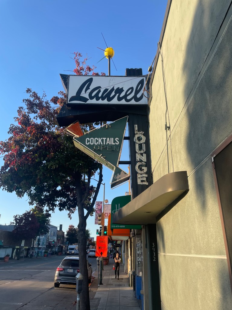 Laurel Lounge, sign