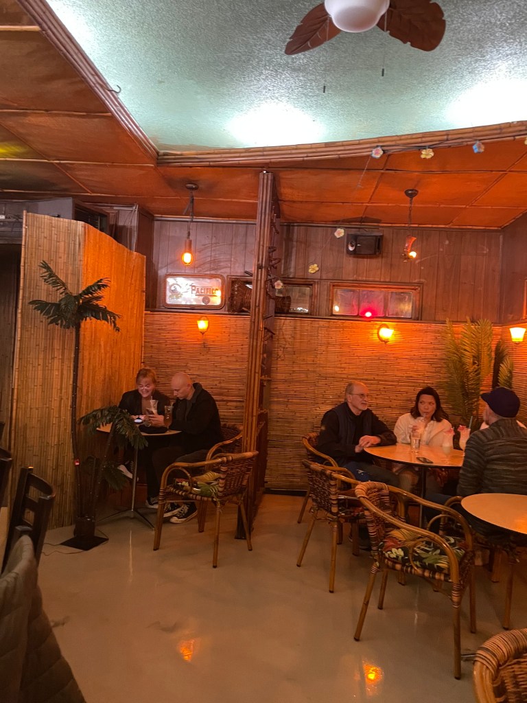 Trad'r Sam, interior