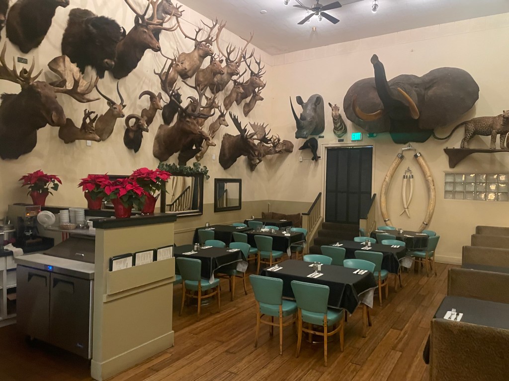 Foster's Bighorn, dining room