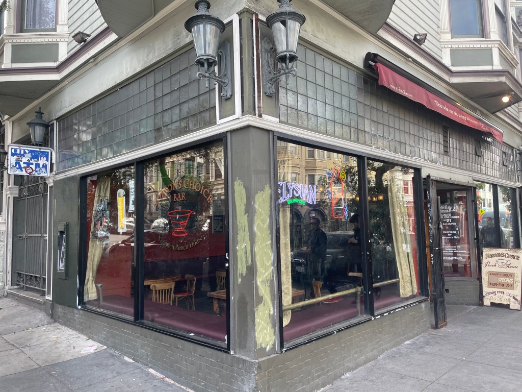 Hobson's Choice, exterior