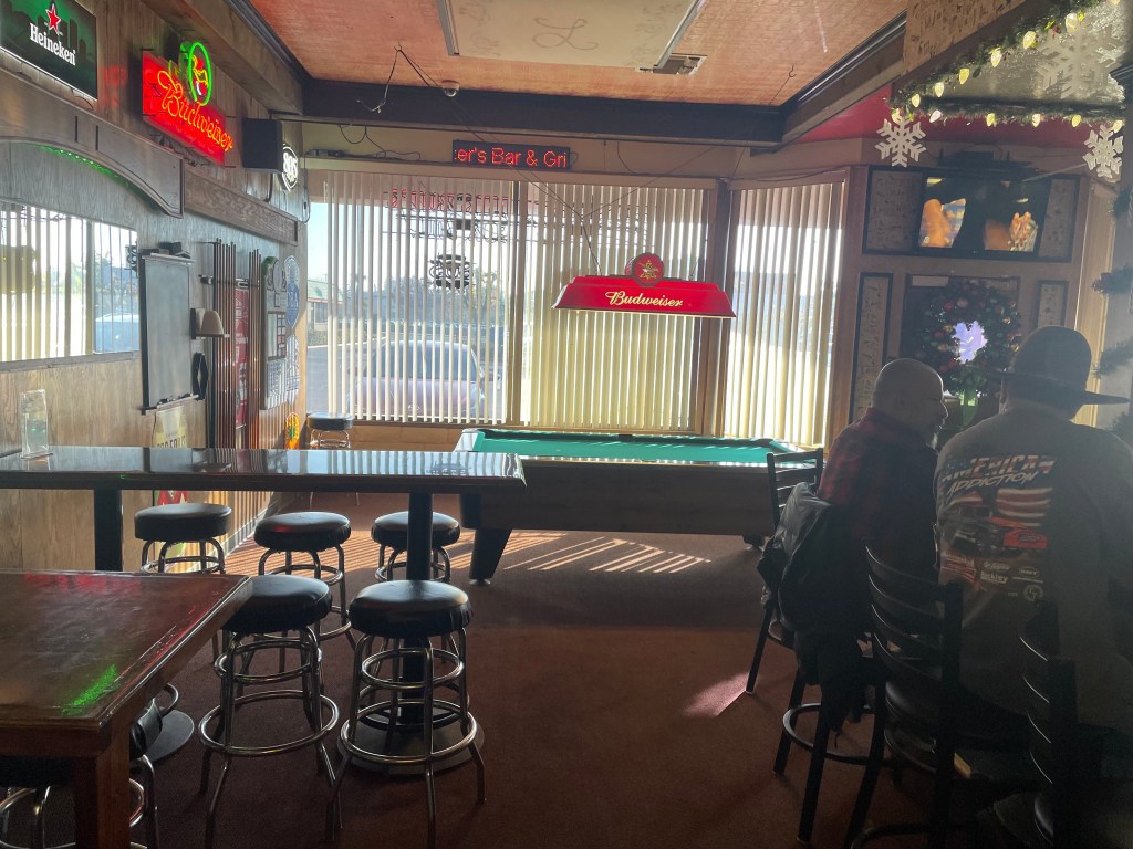 Lancer's Bar & Grill, interior