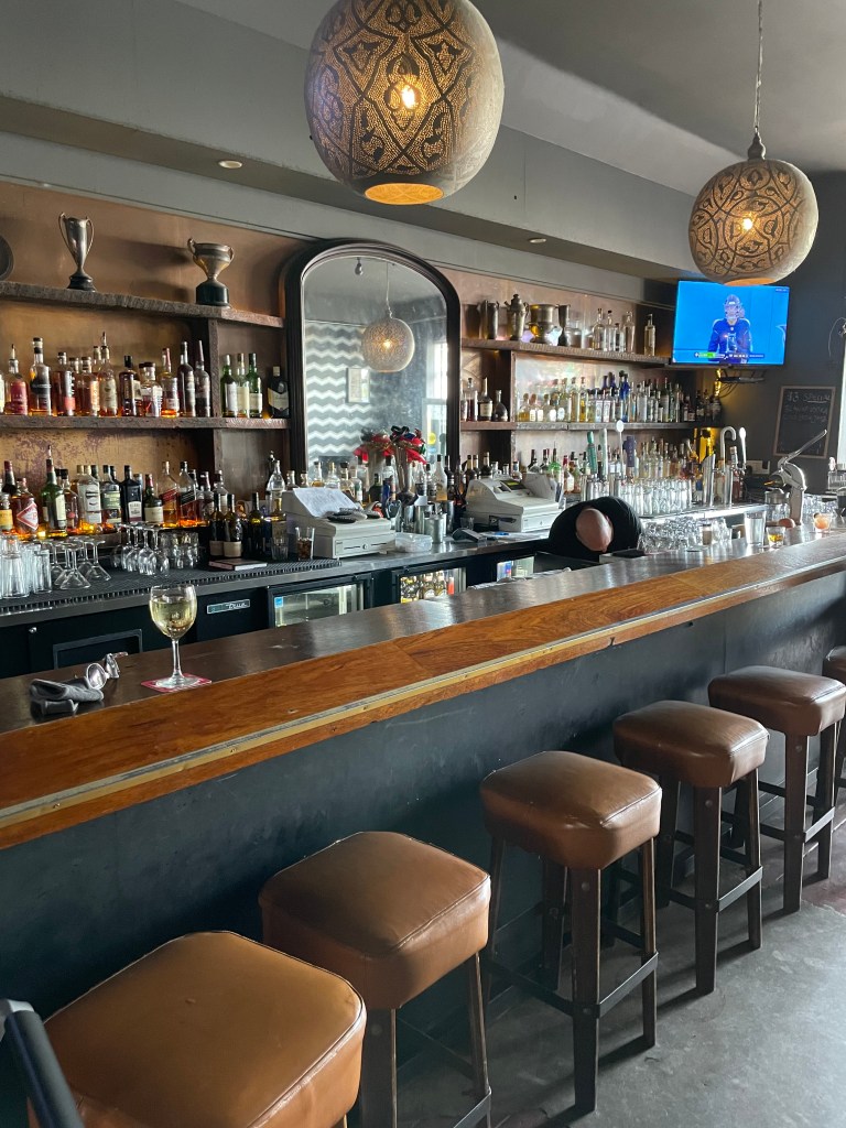 Murio's Trophy Room, bar