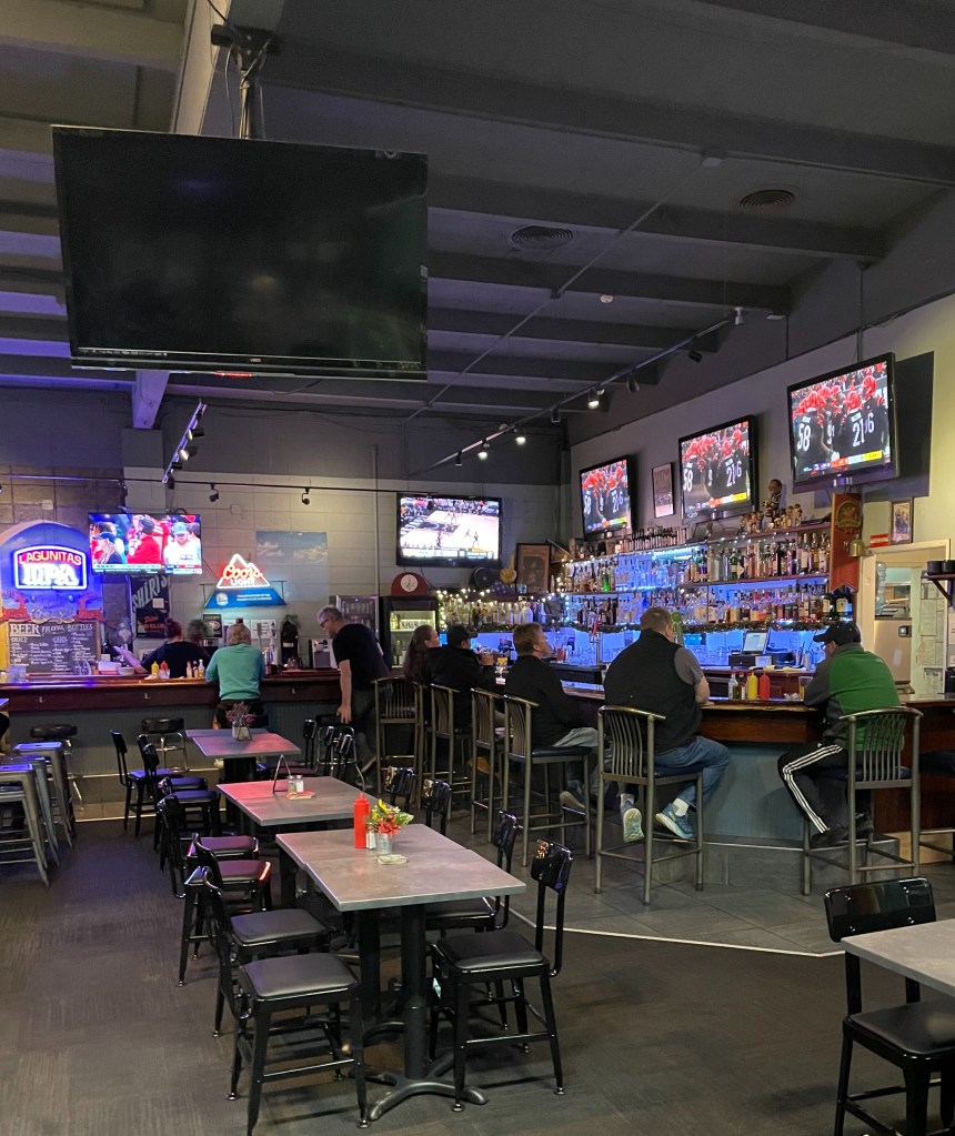 Pete's 881 Club, San Rafael, interior