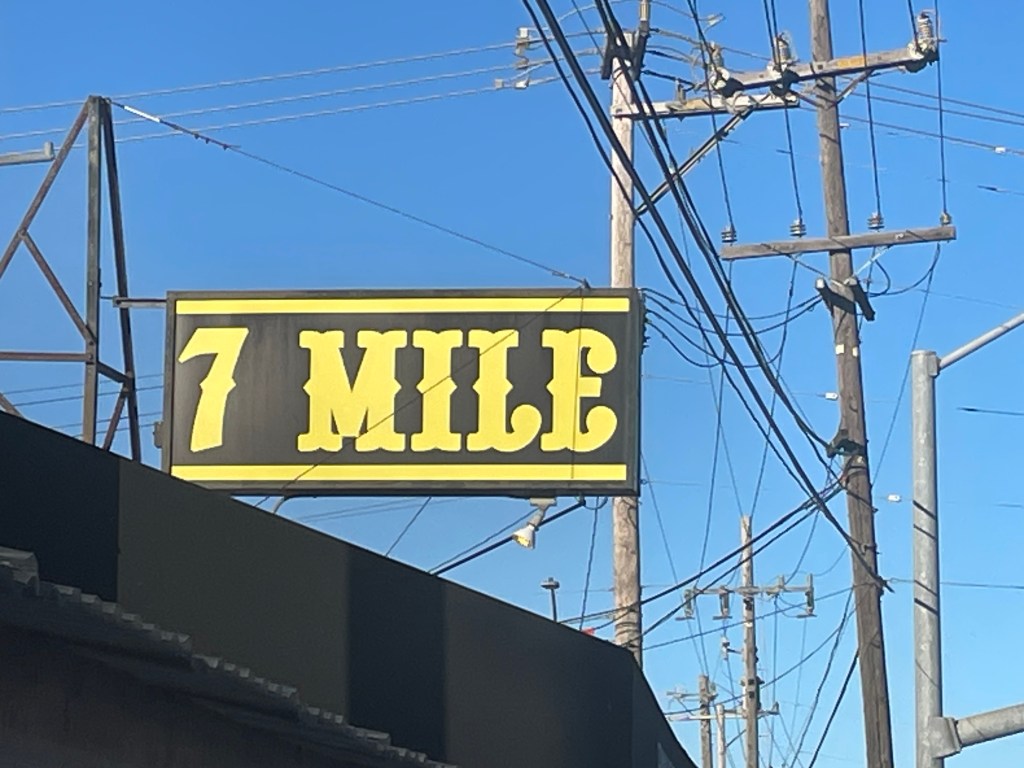 7 Mile House Sports Bar &&nbsp;Grill