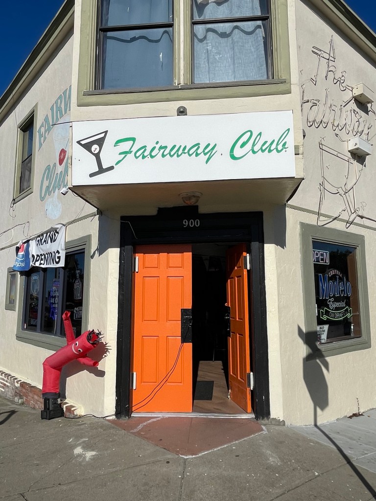 Fairway Club, entrance