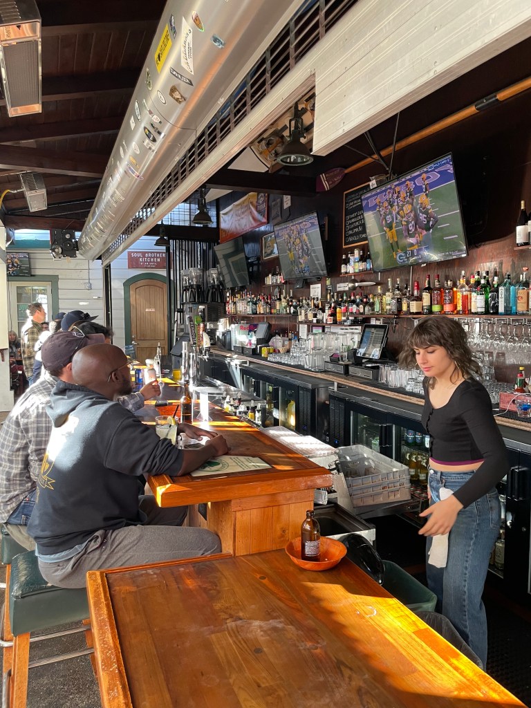 The Kingfish, Oakland, back bar