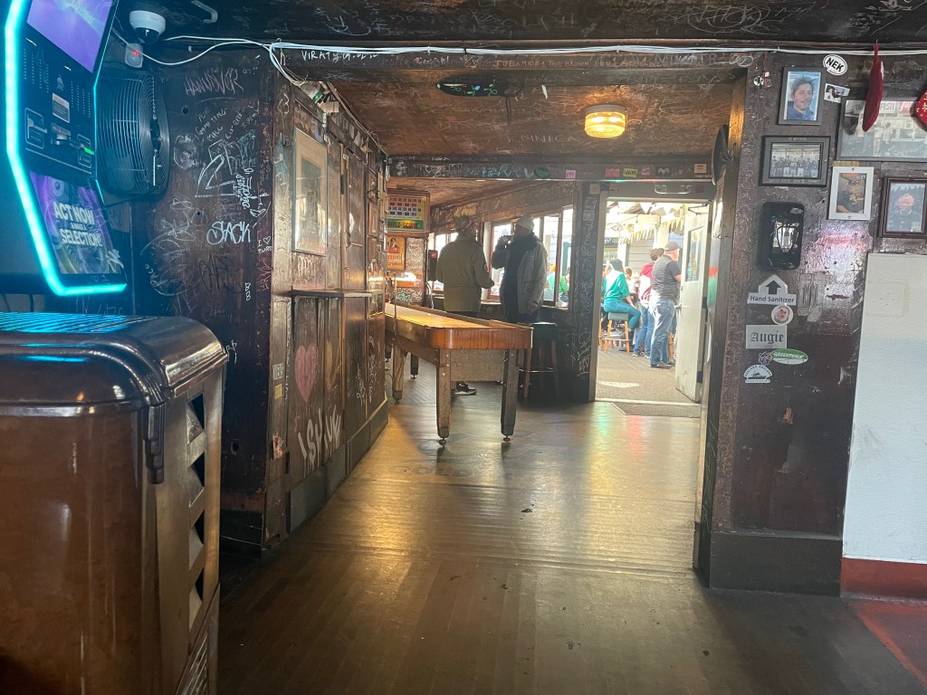 The Kingfish, Oakland, interior