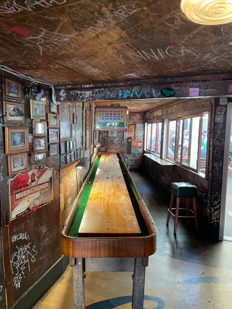 The Kingfish, Oakland, shuffleboard
