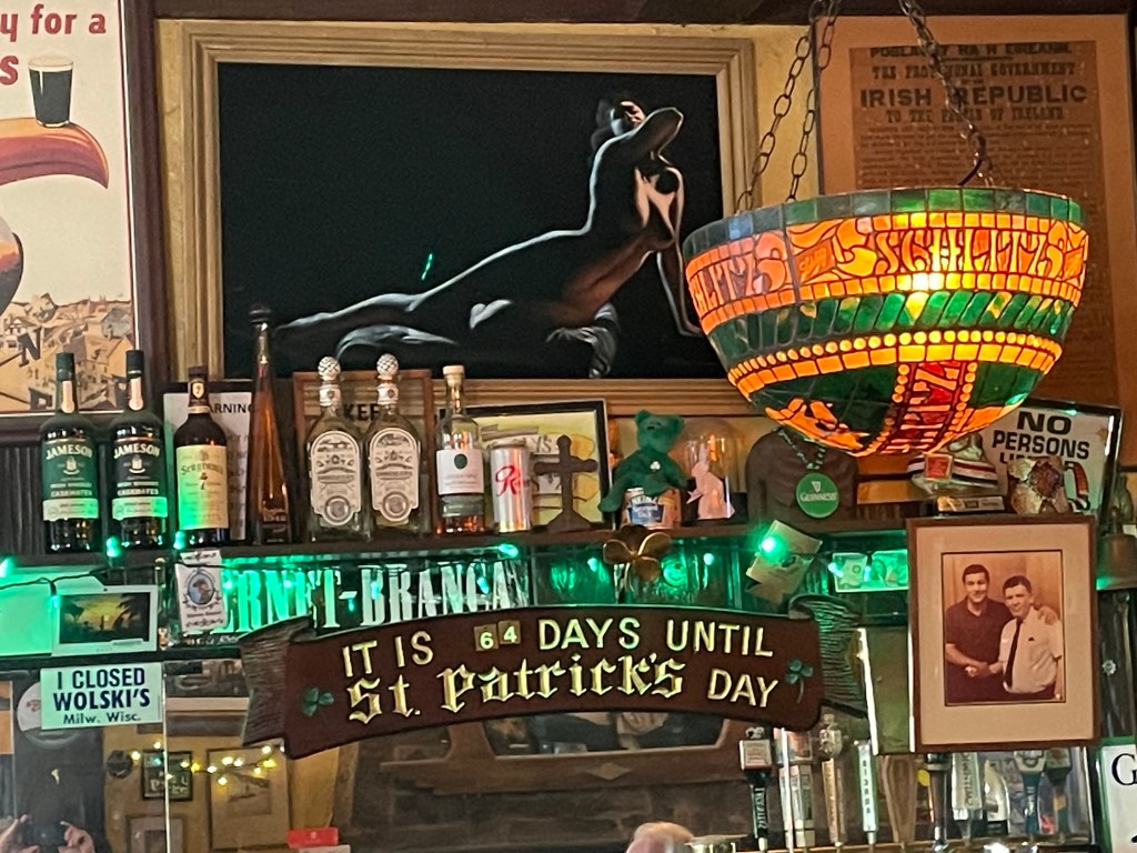 McNally's Irish Pub, Oakland, decor
