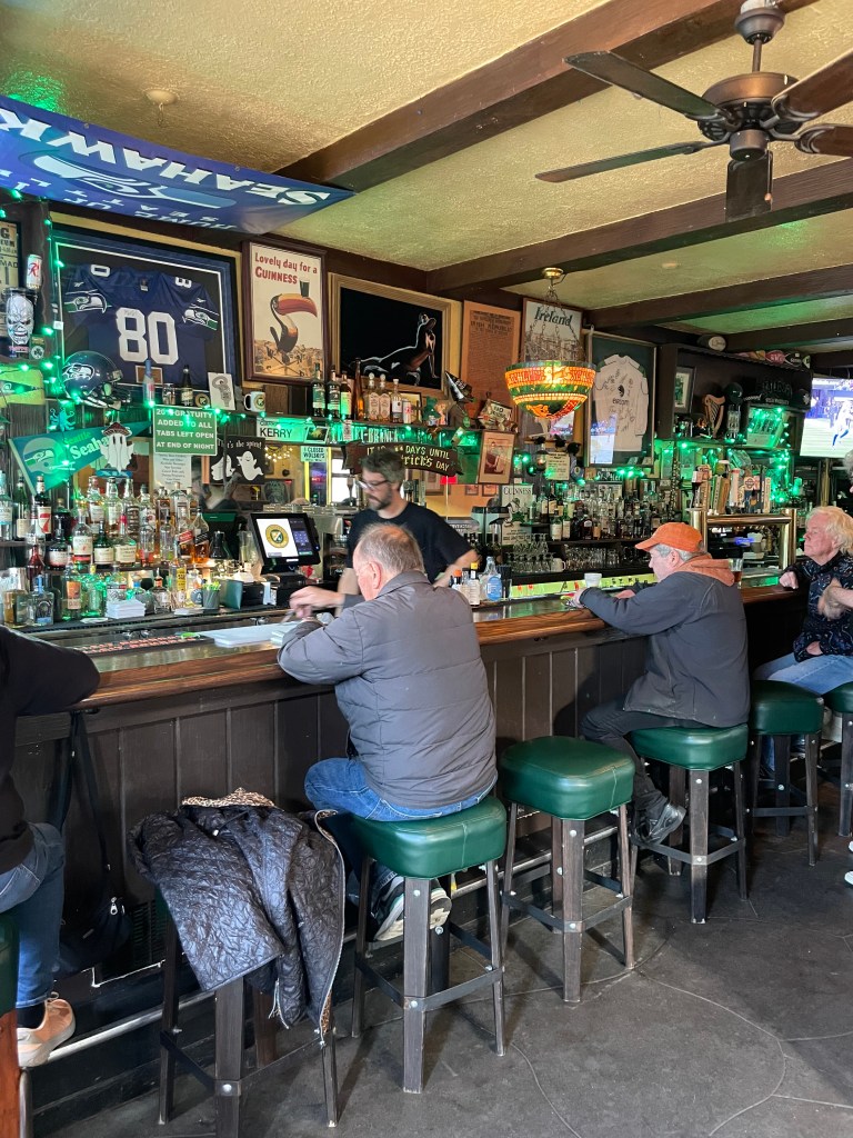 McNally's Irish Pub, Oakland, bar
