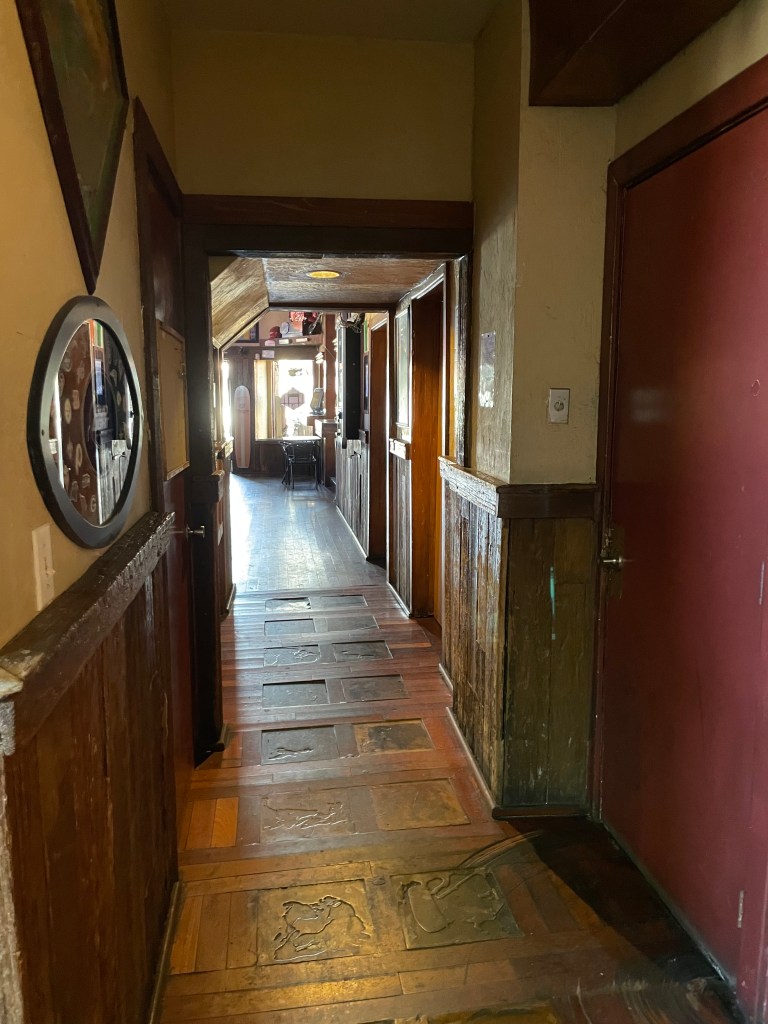 Newell's Cocktail Lounge, corridor