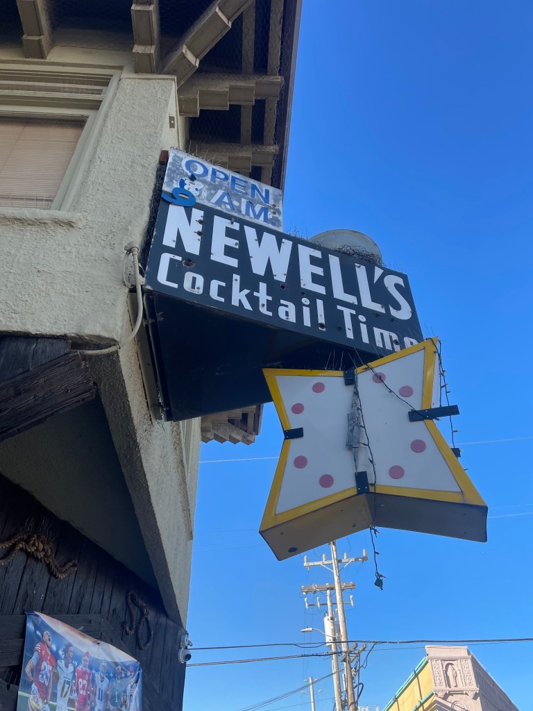 Newell's Cocktail Lounge, sign