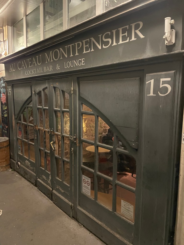 Au Caveau Montpensier, Paris, exterior