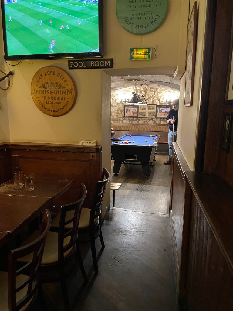 The Auld Alliance, Paris, pool table