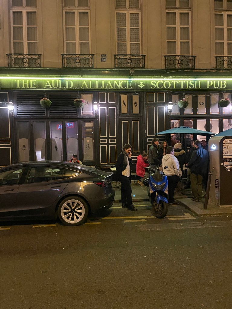 The Auld Alliance, Paris, exterior