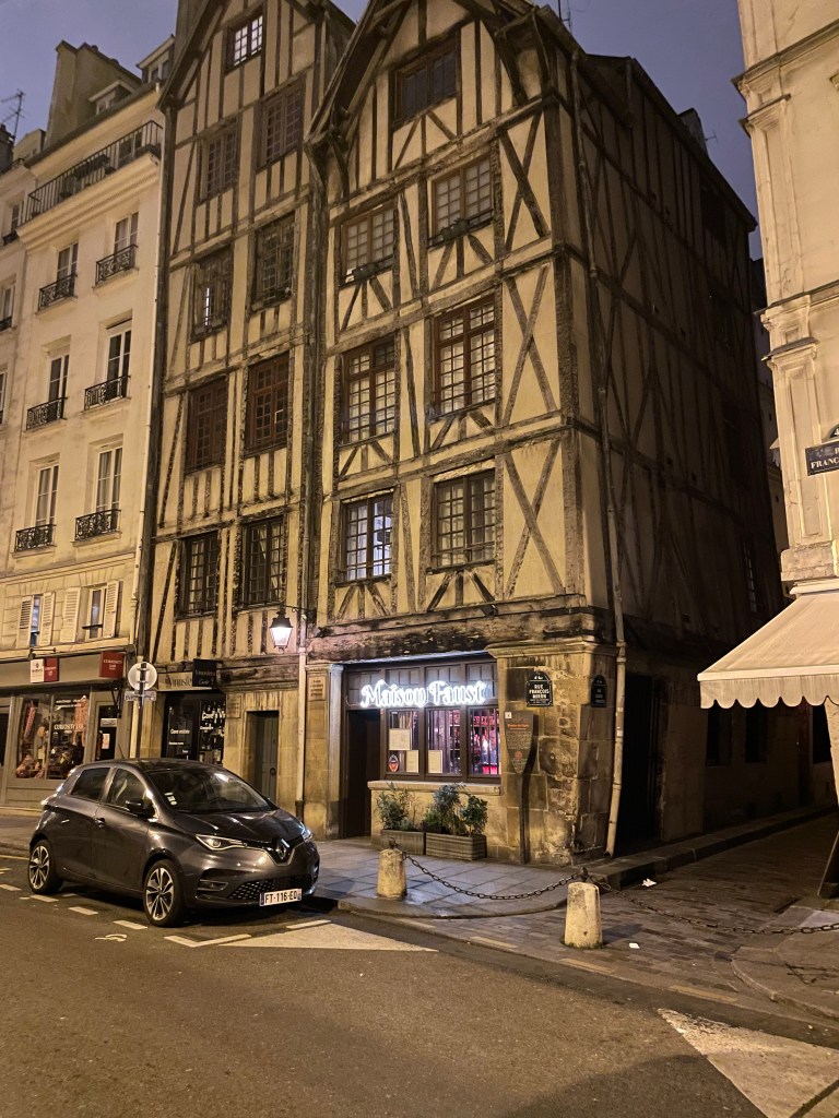 Maison Faust, Paris, building