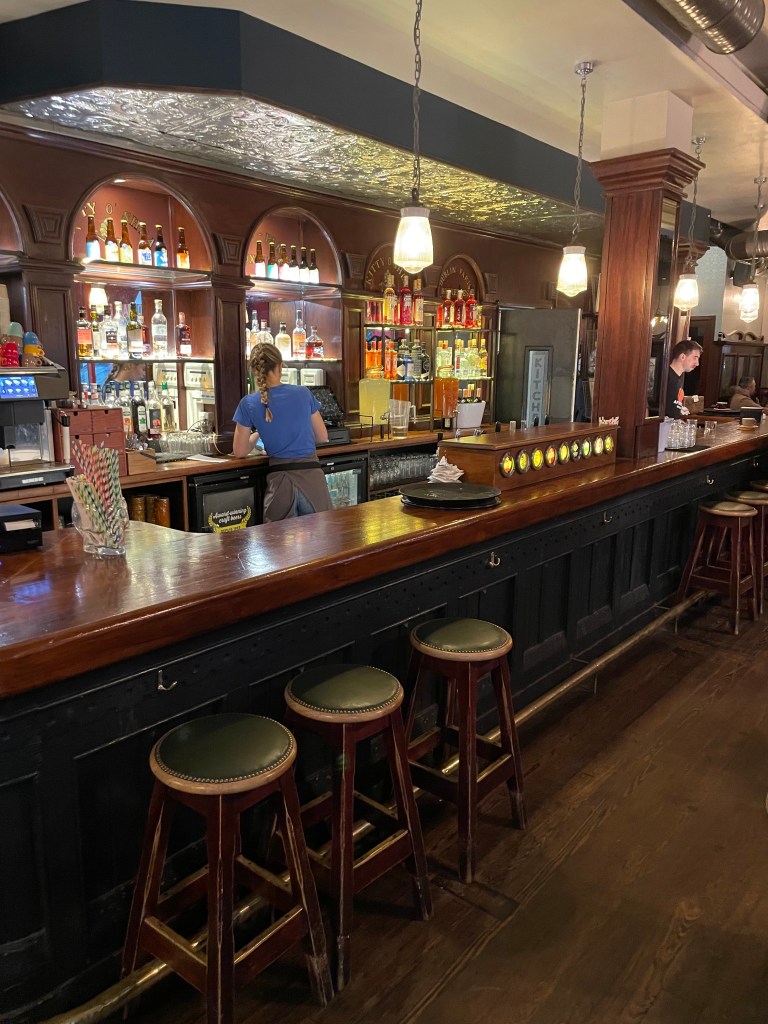 Frog Hop House, Paris, bar