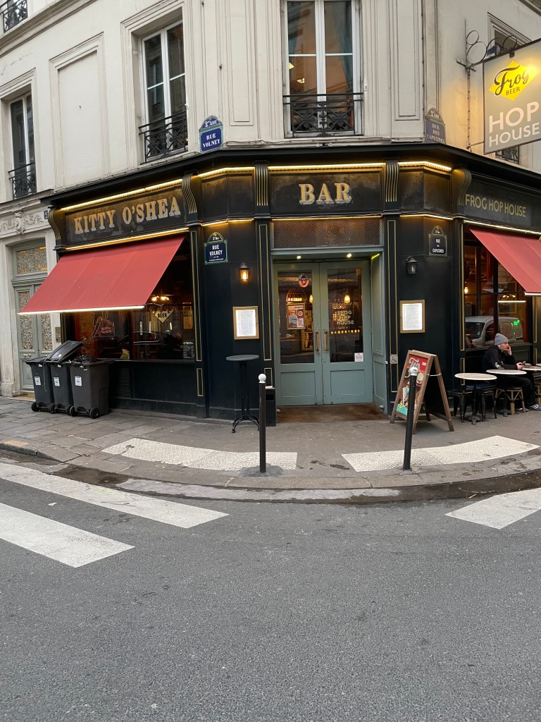 Frog Hop House, Paris, exterior
