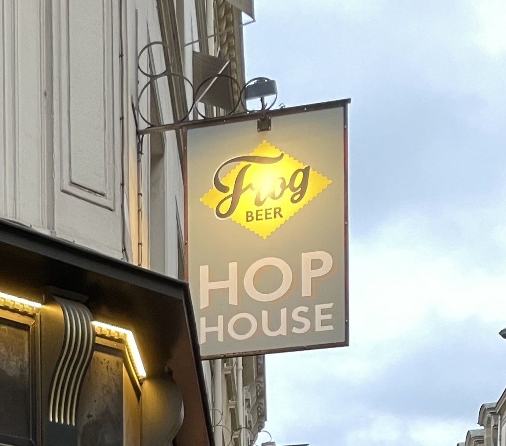 Frog Hop House,&nbsp;Paris