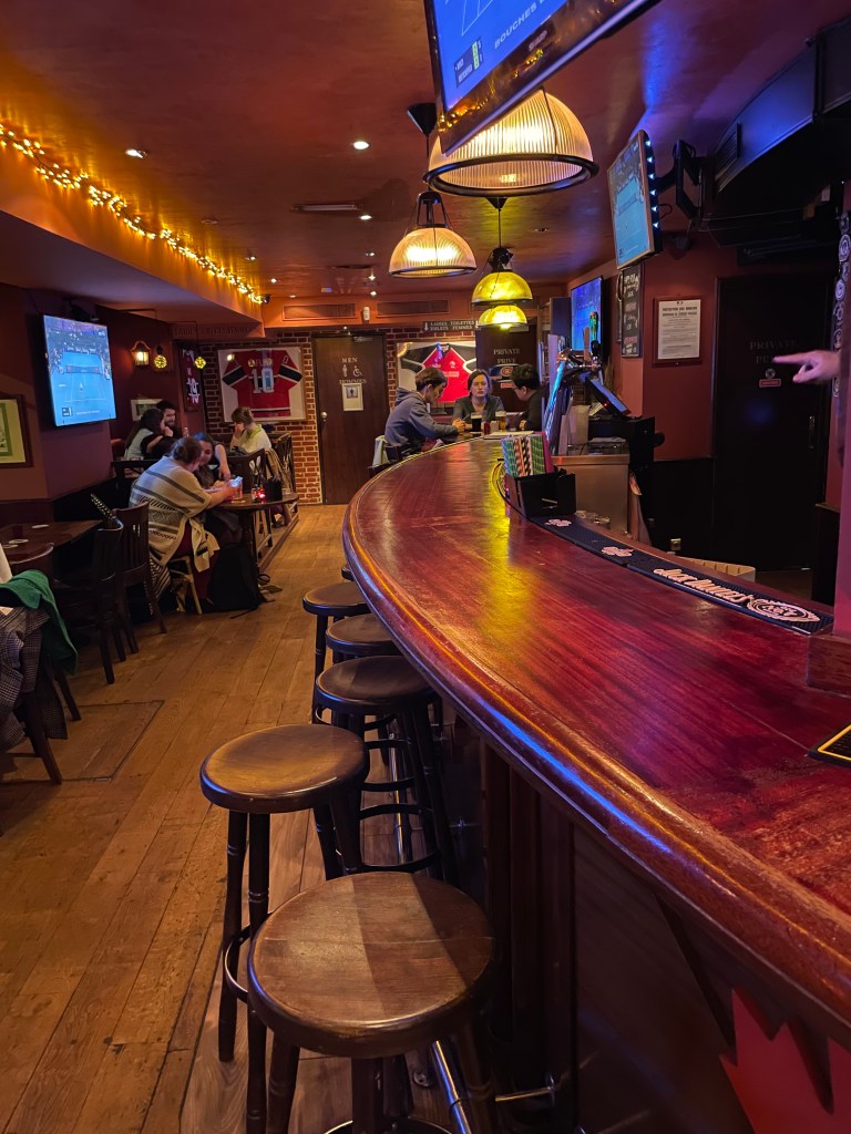 The Great Canadian Pub, Paris, bar