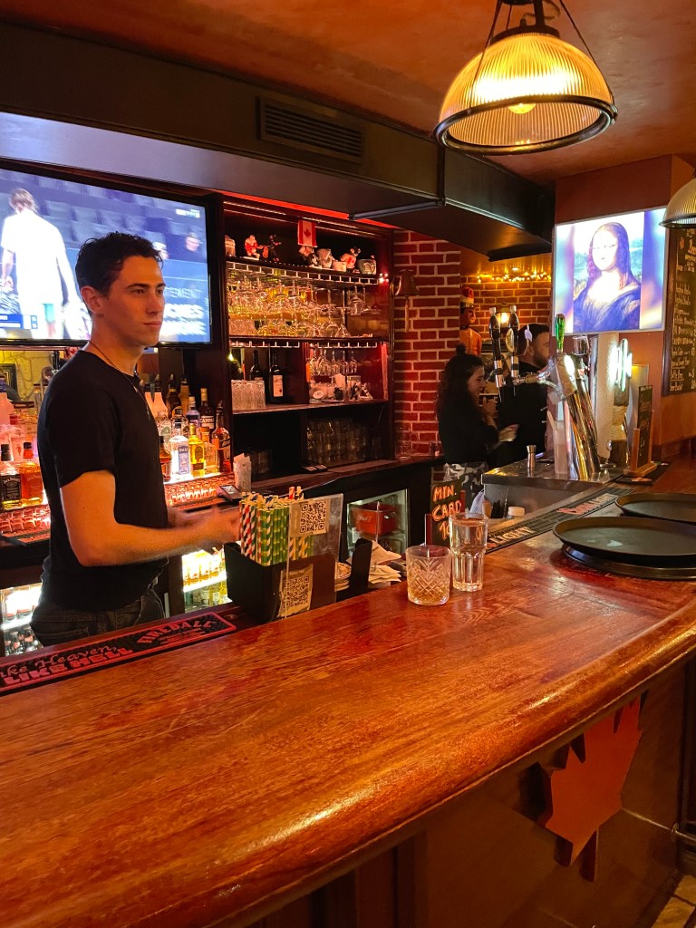 The Great Canadian Pub, Paris, bar