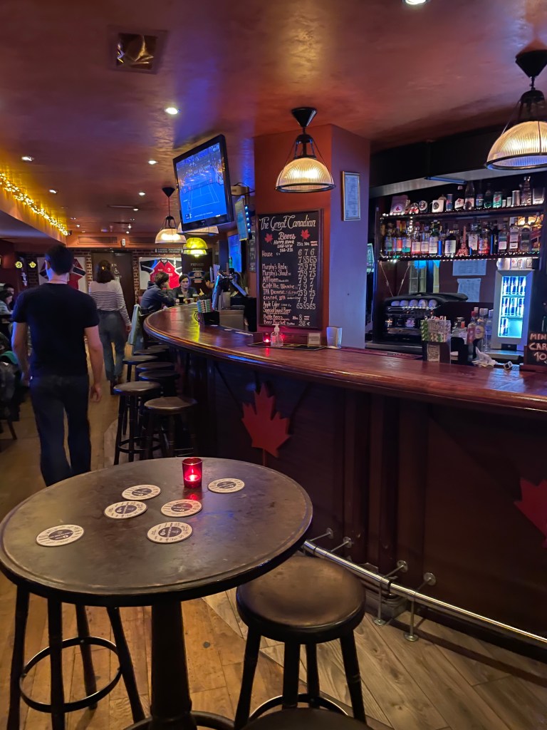 The Great Canadian Pub, Paris, interior