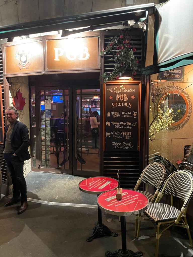 The Great Canadian Pub, Paris, exterior