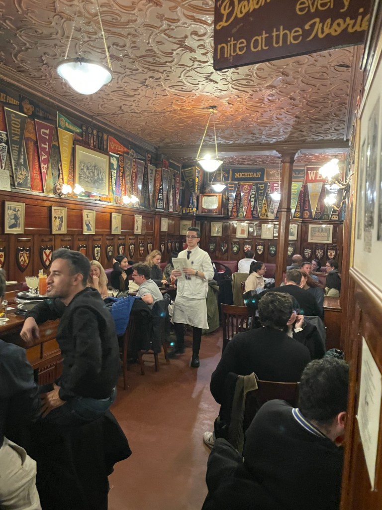 Harry's New York Bar, Paris, interior