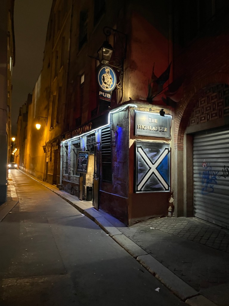 The Highlander, Paris, exterior