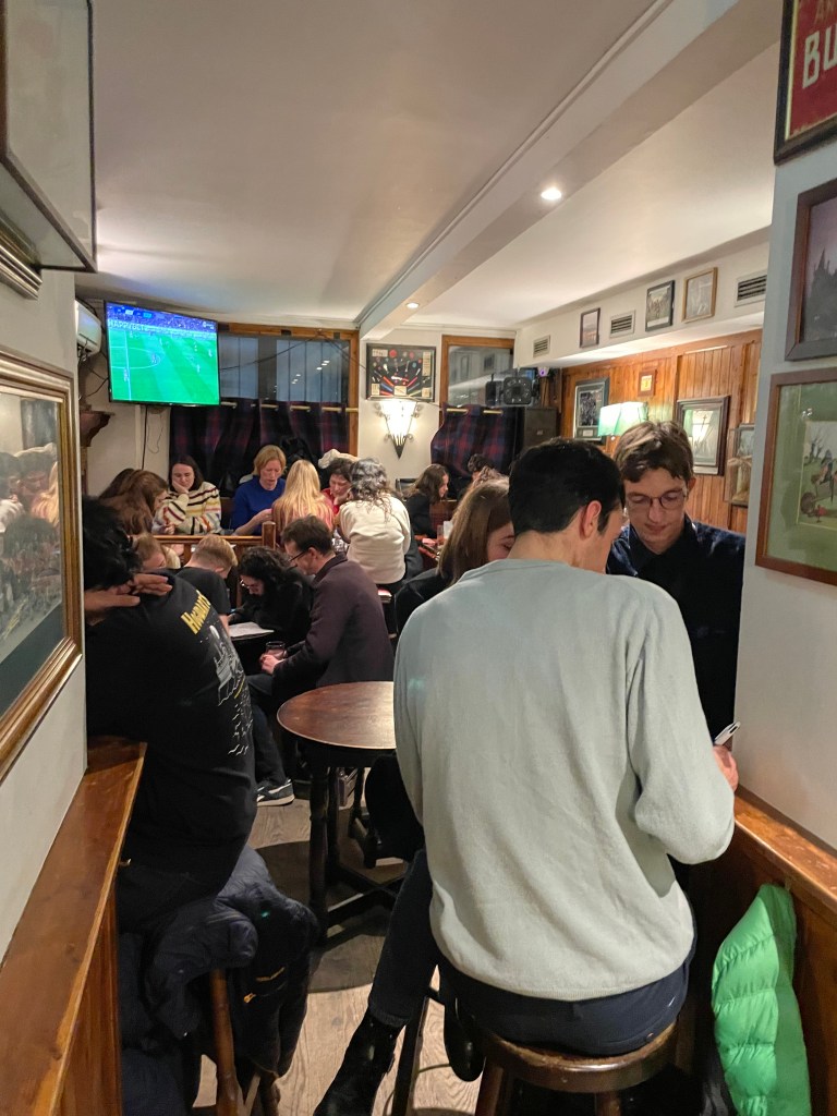 The Highlander, Paris, interior