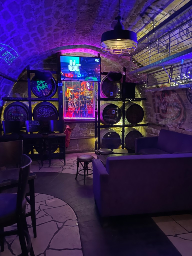 O'Sullivans, Paris, interior