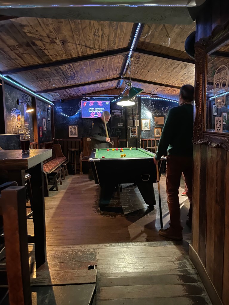 O'Sullivans, Paris, pool table