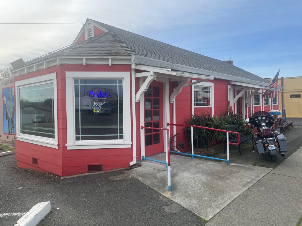 Relay Club, Vallejo, exterior