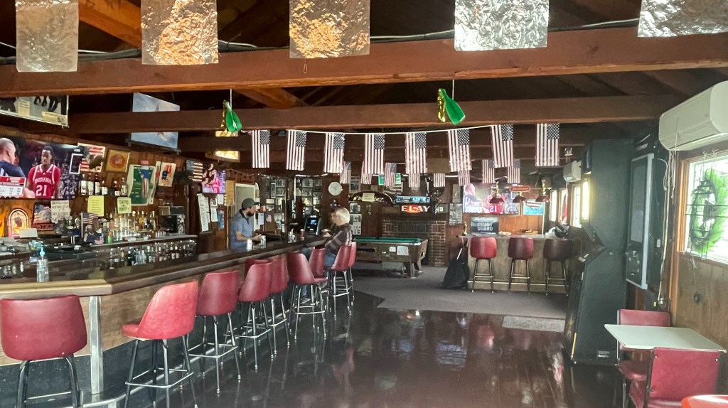 Relay Club, Vallejo, interior