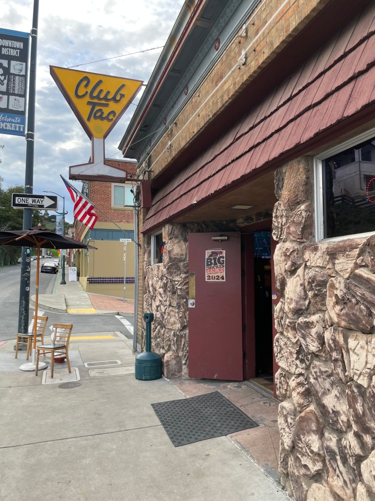 Club Tac, Crockett, exterior