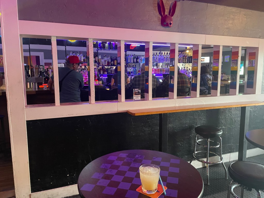 Town House Cocktail Lounge, Vallejo, interior