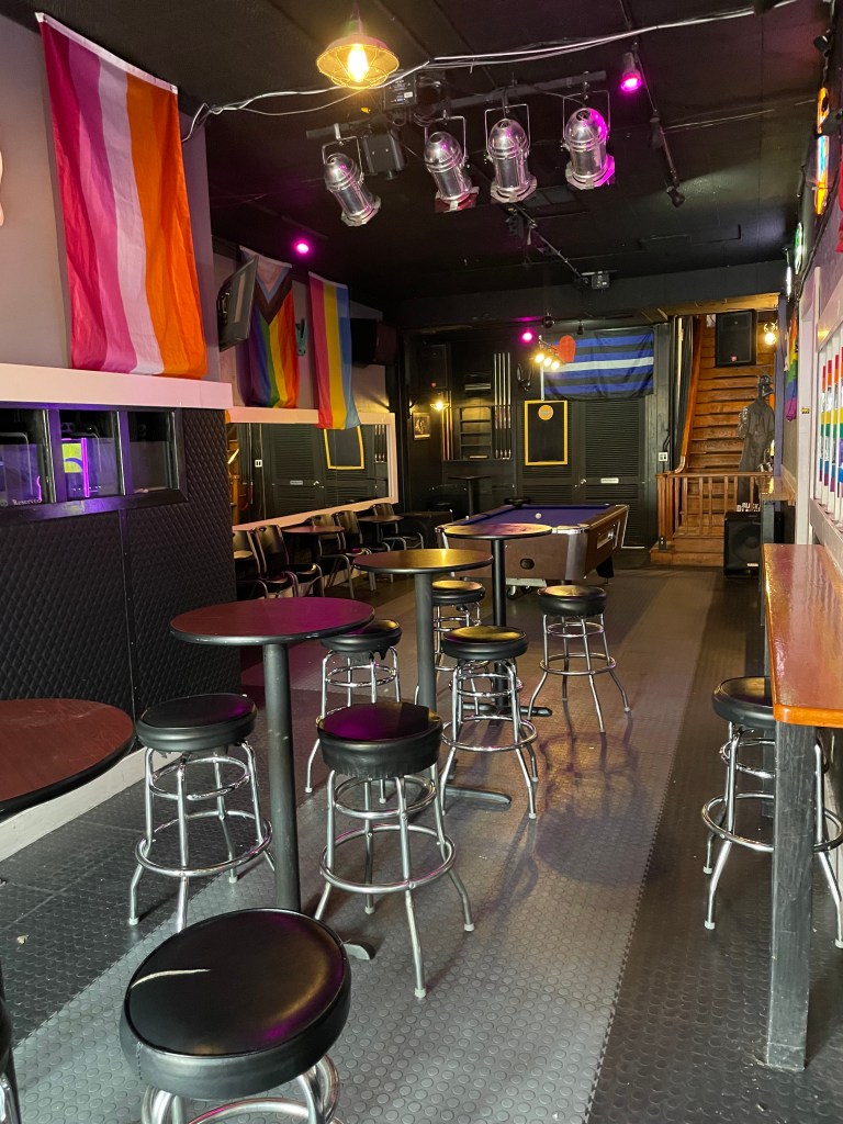 Town House Cocktail Lounge, Vallejo, second room