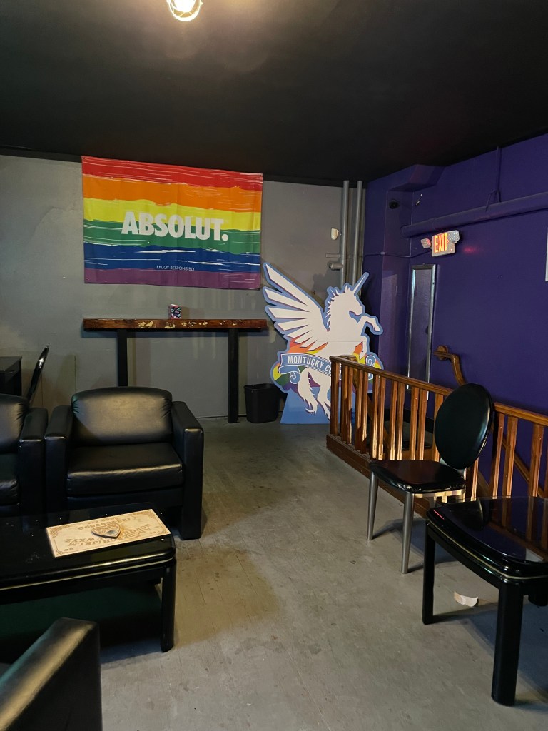 Town House Cocktail Lounge, Vallejo, upstairs room