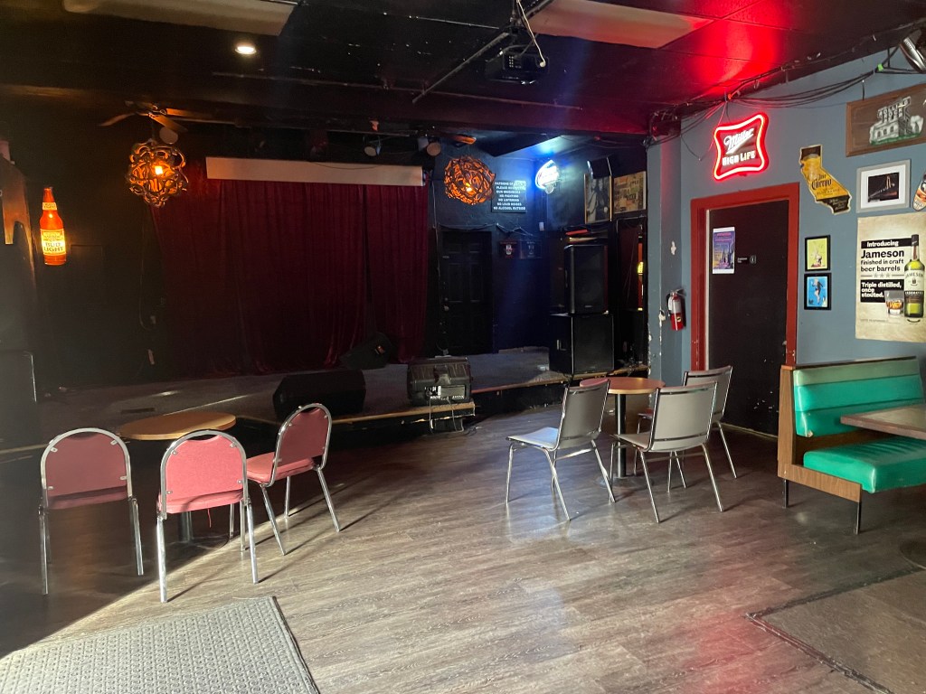 Toot's Tavern, Crockett, back room