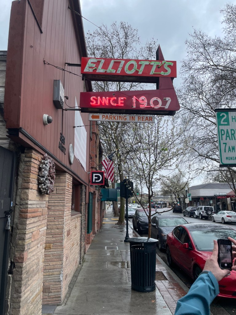 Elliott's, Danville, exterior