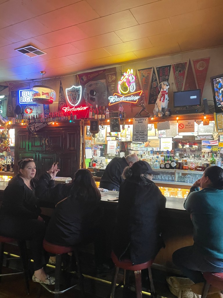 Elliott's, Danville, interior