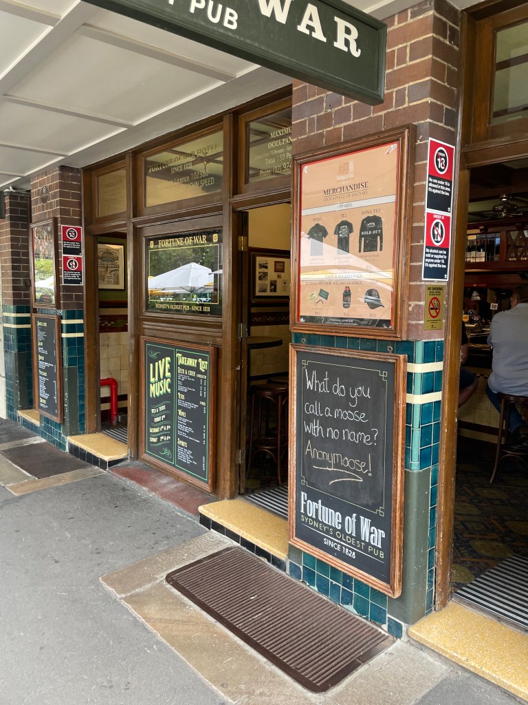 photo of the exterior of the Fortune of War pub, Sydney, exterior