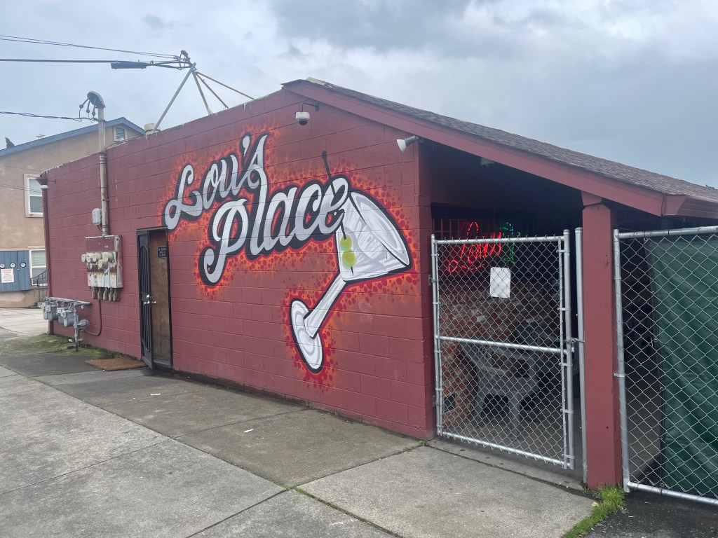 Lou's Place, Antioch, exterior