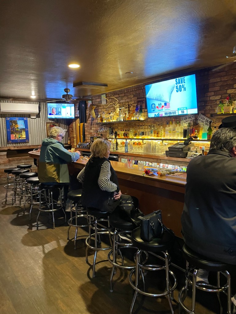 Lou's Place, Antioch, interior