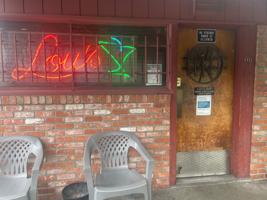 Lou's Place, Antioch, original entrance