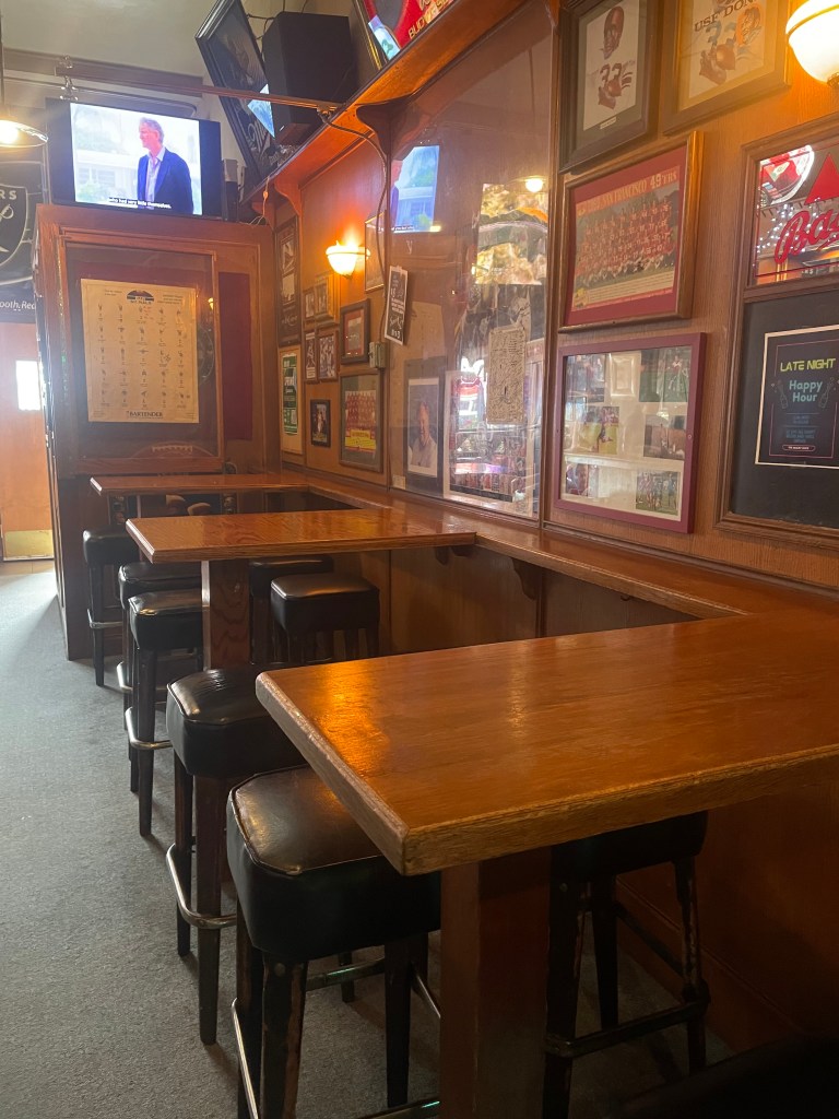 Mucky Duck, San Francisco, interior