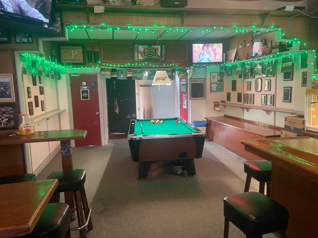 photo of the Mucky Duck, San Francisco, pool table