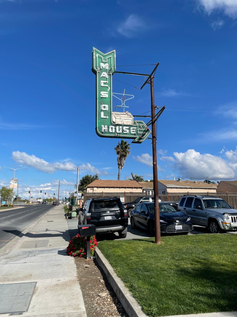 photo of the sign of Mac's Old House, Antioch